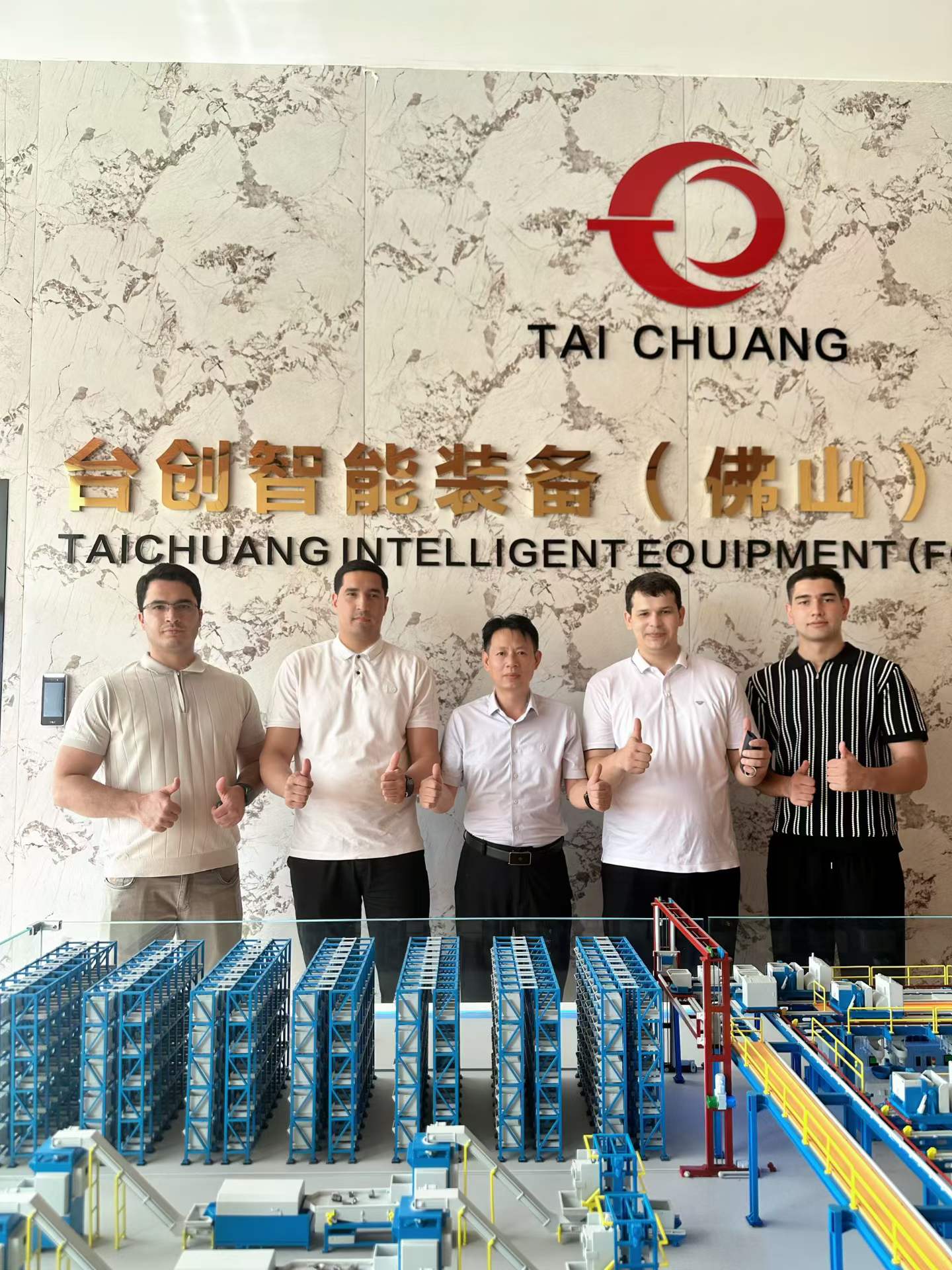 عملاء تركمانستان يستكشفون حلول استخراج الجوز في TAICHUANG